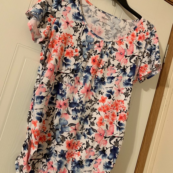 Floral Motherhood Maternity Top - Picture 8 of 8